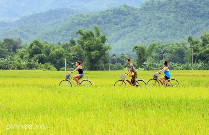 07 Days Classic Package Tour Hanoi - Mai Chau - Ninh Binh - Halong Bay