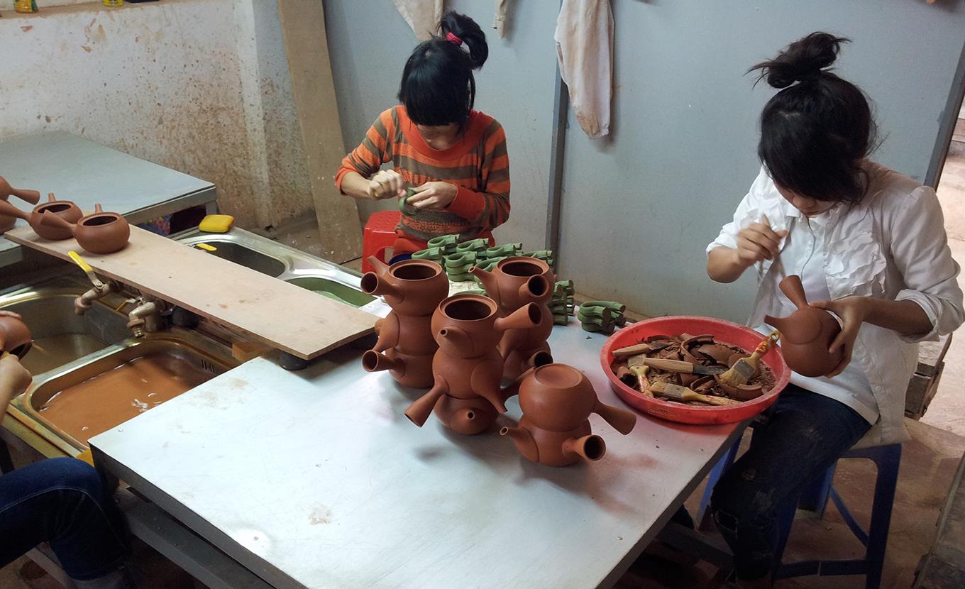 Amazing discovery of Le Mat snake farm, Bat Trang ceramic village - 01 Day