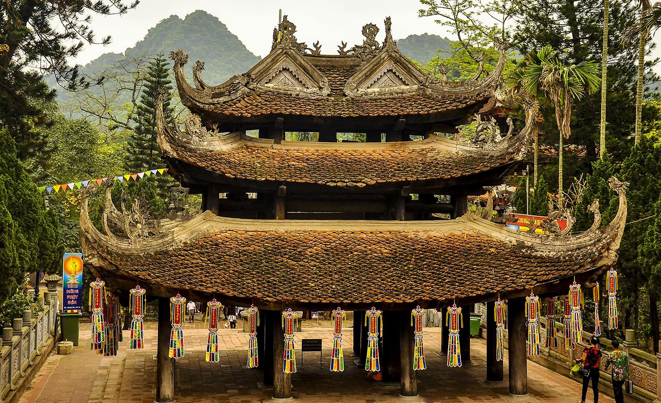 Hanoi vicinity tour to Perfume Pagoda - 01 Day